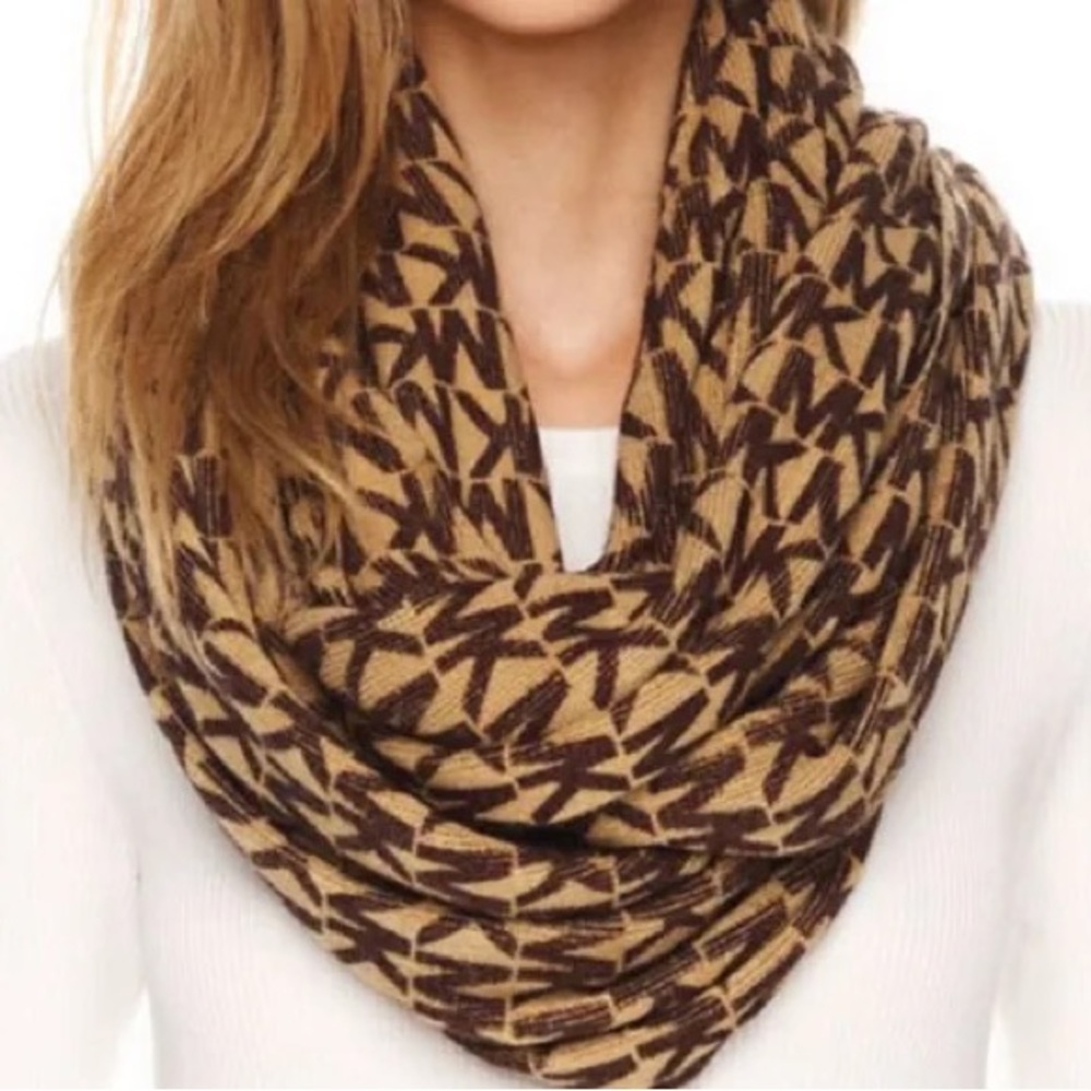 Michael Kors infinity scarf - Picture 1 of 3
